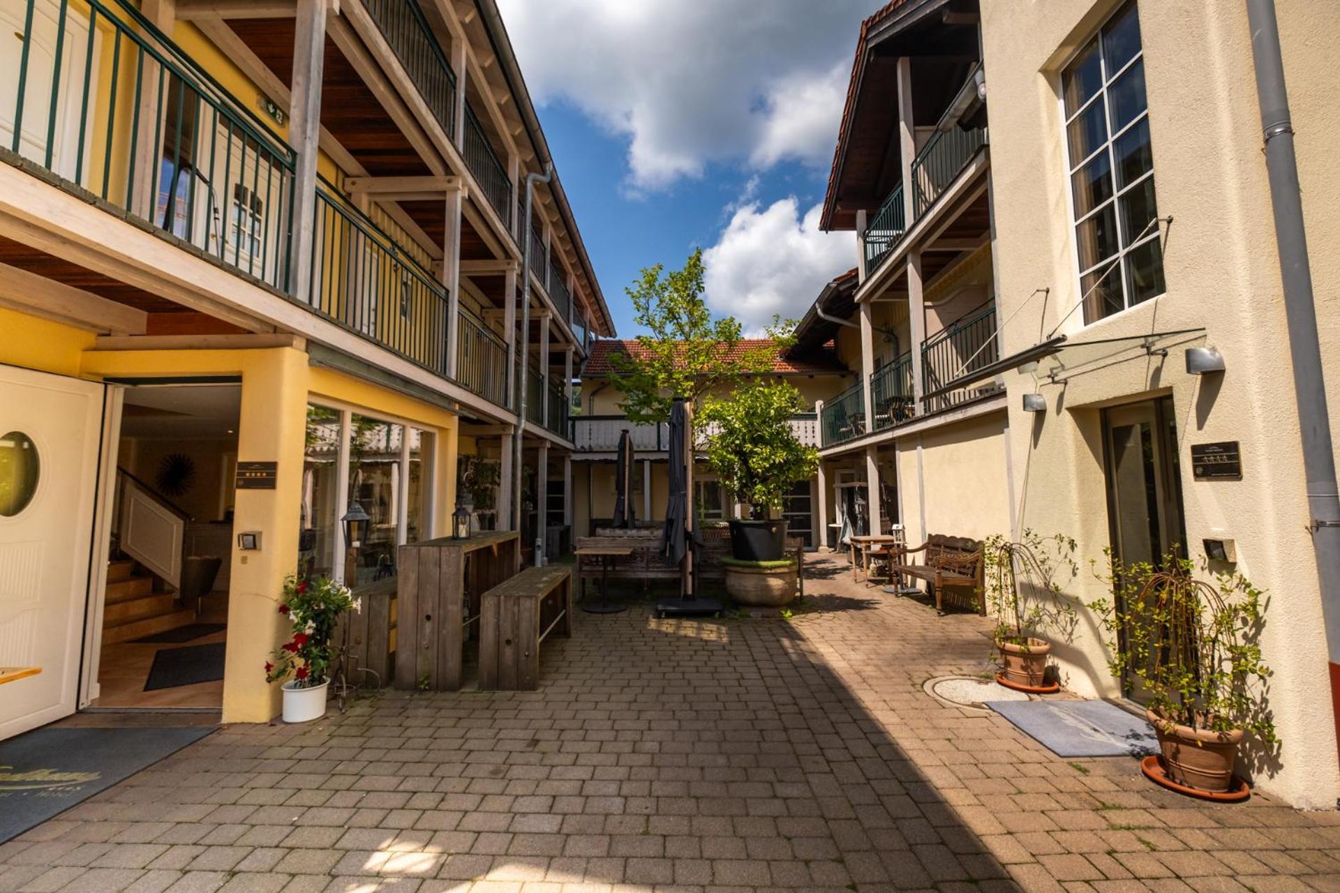 Landhaus Hotel Wolfratshausen Dış mekan fotoğraf